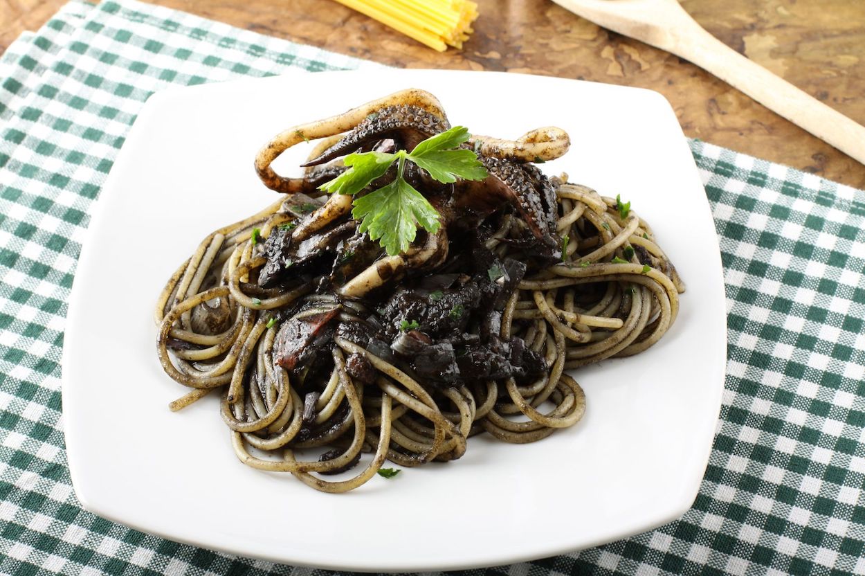 Pasta col nero di seppia alla siciliana ricetta e consigli